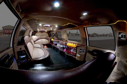 Budapest - Ford Excursion Limousine (2)
