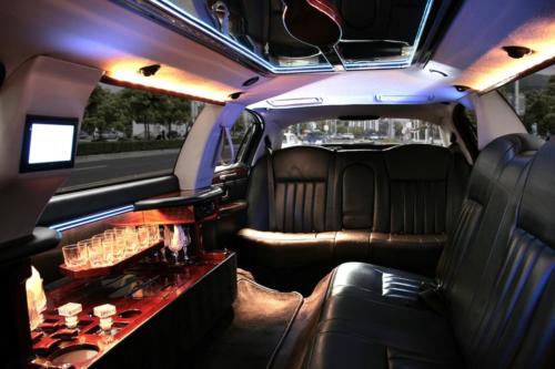 LM004-Limousine-Lincoln-Town-Car-8-pass-08