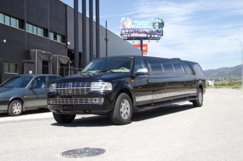 Navigator-Limousine-1